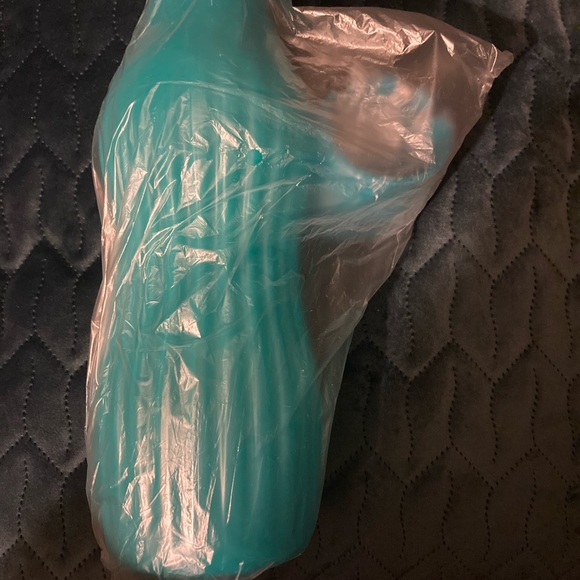 Tupperware Extreme Aqua Freezable Water Bottle - Picture 3 of 6